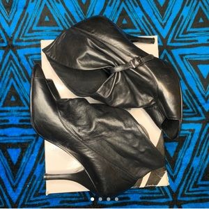 Authentic Y2K Nine West heels. With original box.